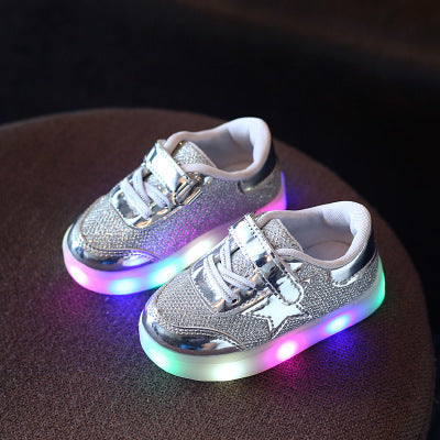 Zapatillas con botón mágico de LED