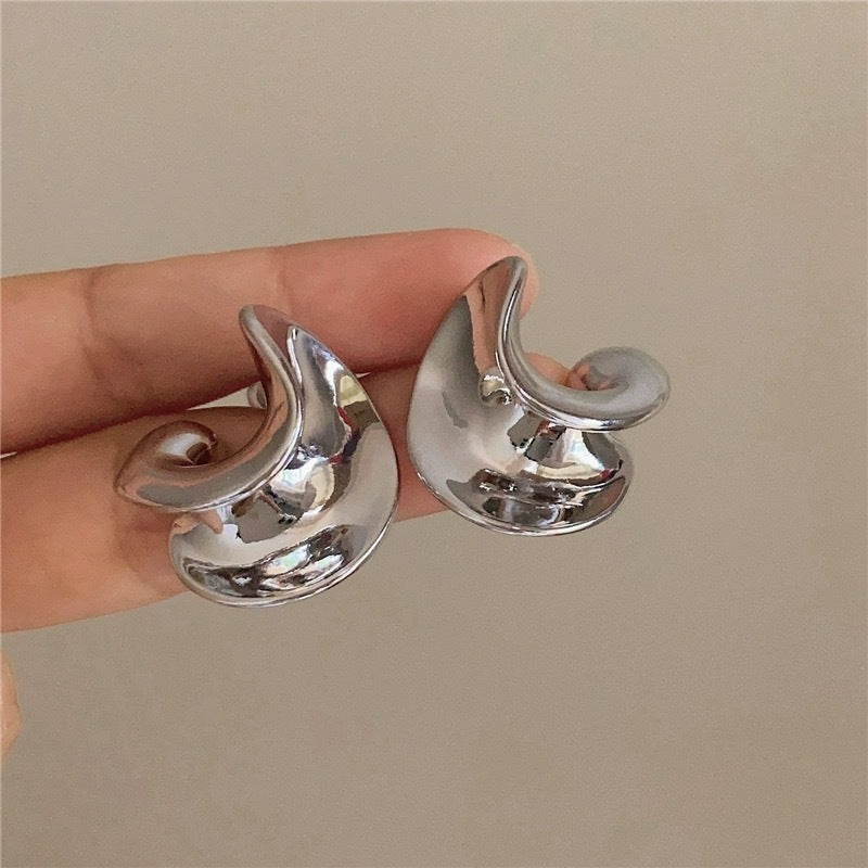 Pendientes de espiral de metal con diseño de interés especial, de estilo simple.