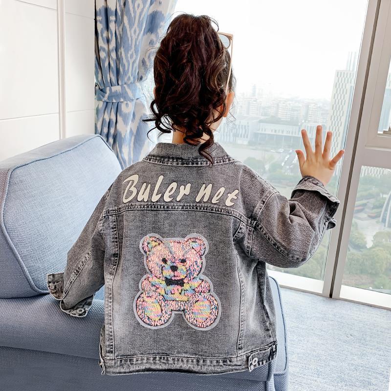 Chaqueta vaquera con estampado de dibujos animados para niñas.