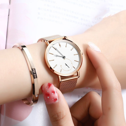 Reloj  para mujer con dial pequeño e impermeable.