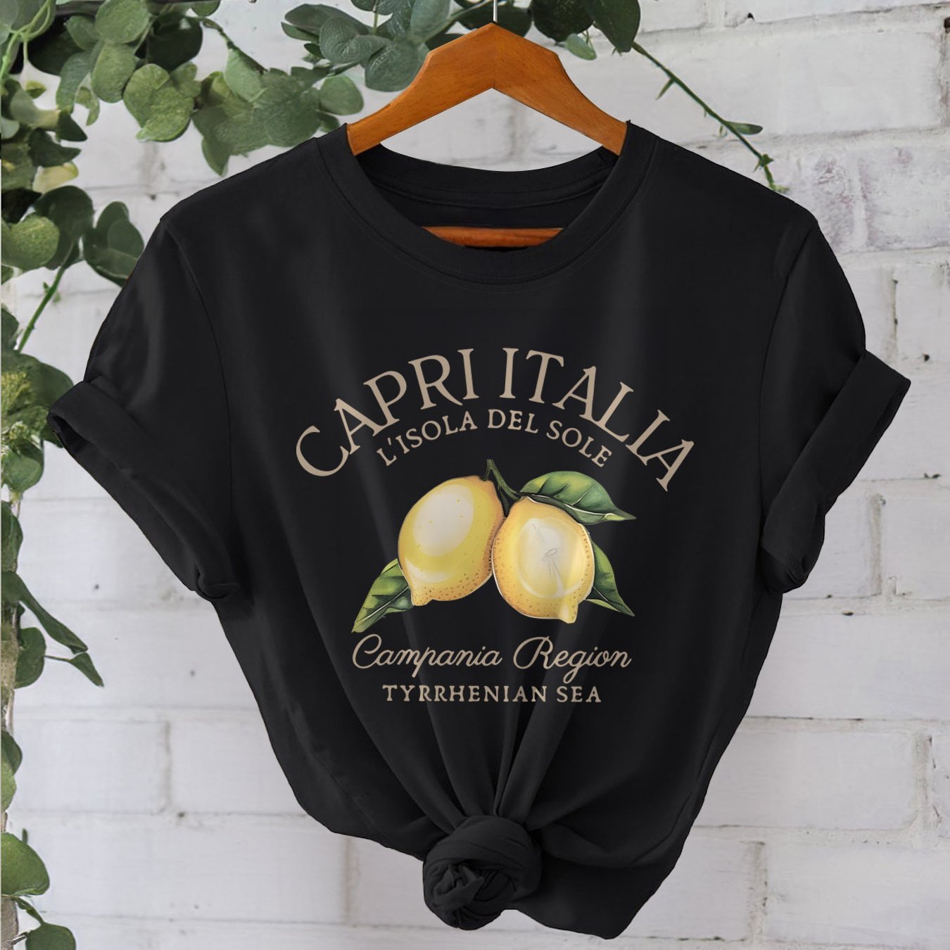 Camiseta para mujer con estampado de limones y estilo único.