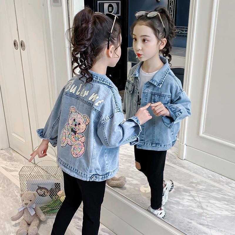 Chaqueta vaquera con estampado de dibujos animados para niñas.