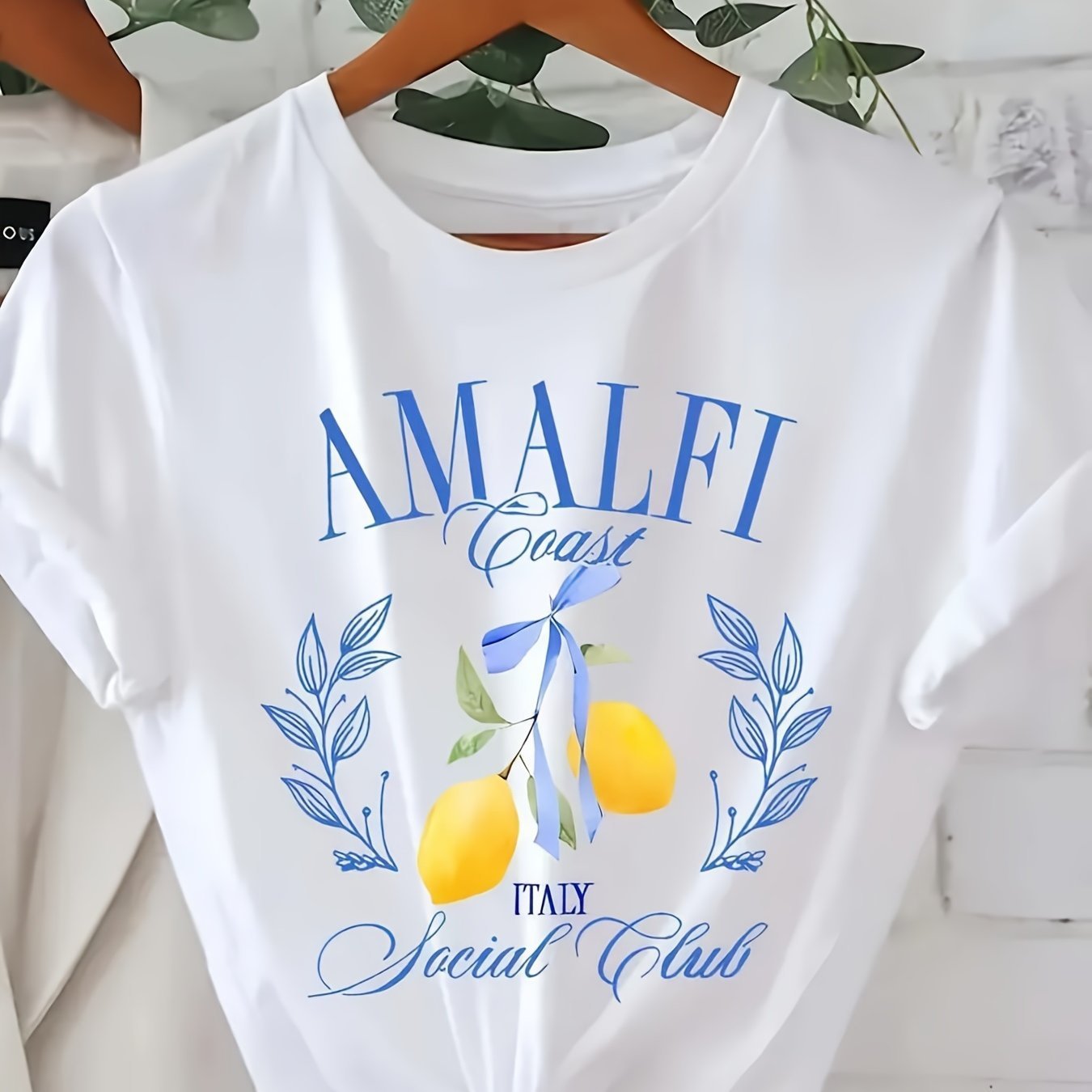 Camiseta para mujer con estampado de limones y estilo único.