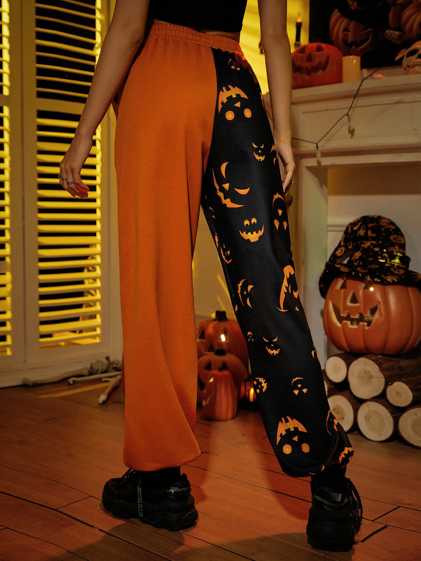 Pantalones de Halloween para Mujer con Estampado y Detalles en Parches